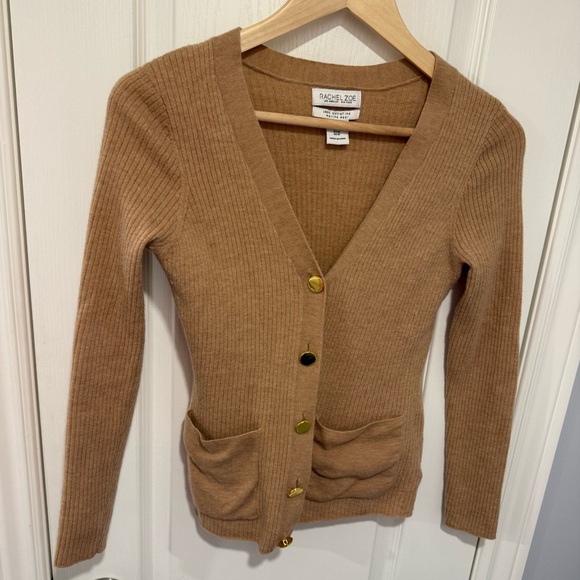 Brown sweater with gold bottons - Picture 1 of 4